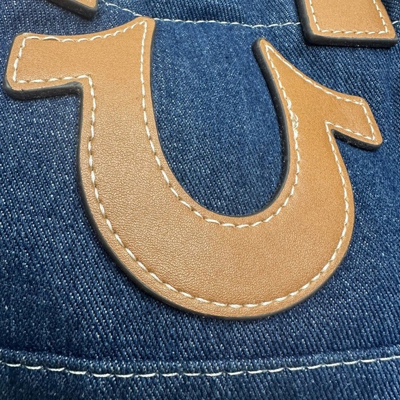True Religion crossbody Bag - Picture 3 of 8
